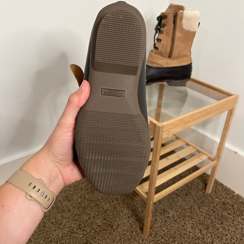 SPERRY WINTER BOOTS / NEW CONDITION SIZE 8. - Picture 4 of 5